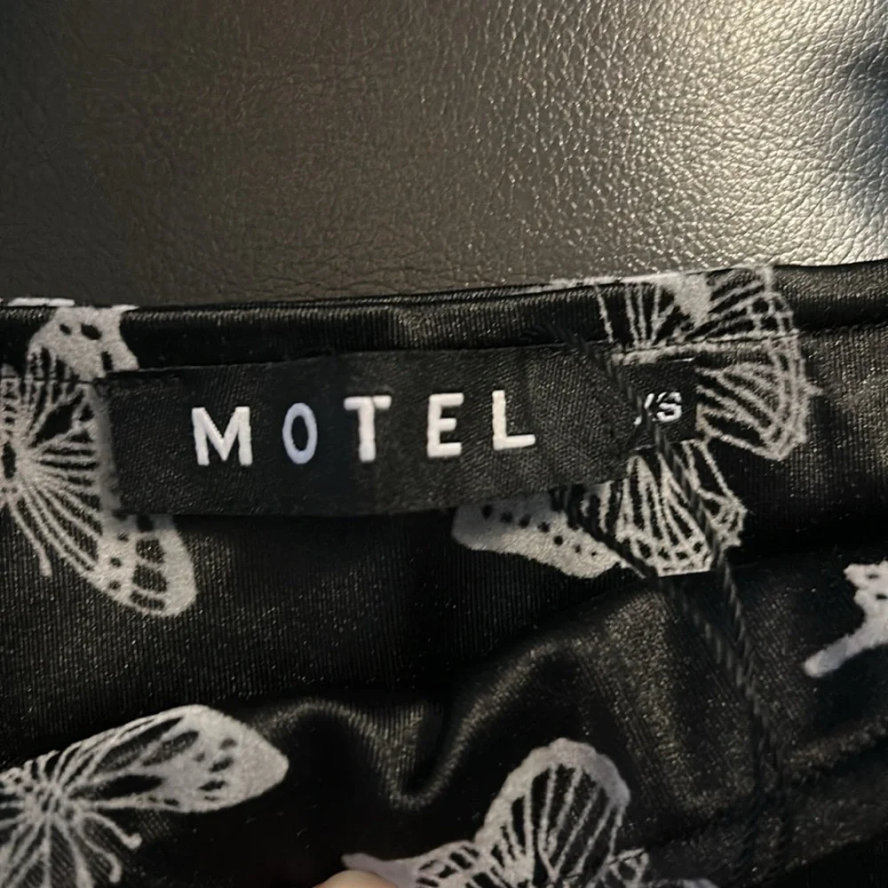 NWT Motel Zaid Mini Skirt in Black Butterfly Flock sz XS - Picture 9 of 10